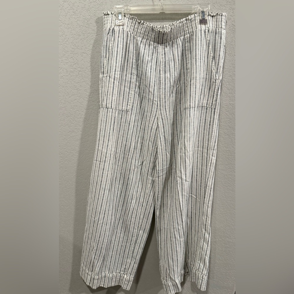Time and Tru Striped White and Black Linen Blend Pants